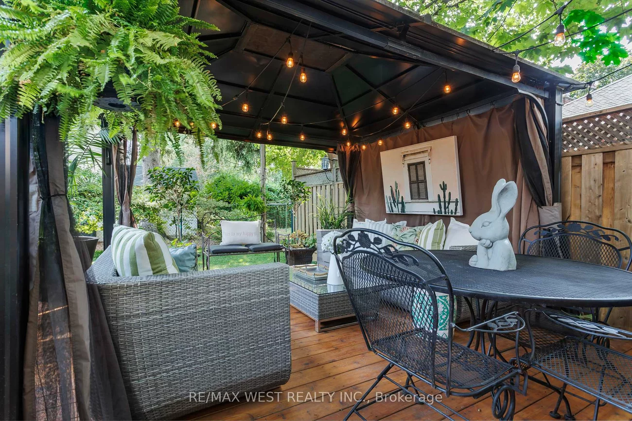 12, Brentwood, Stonegate-Queensway, Toronto