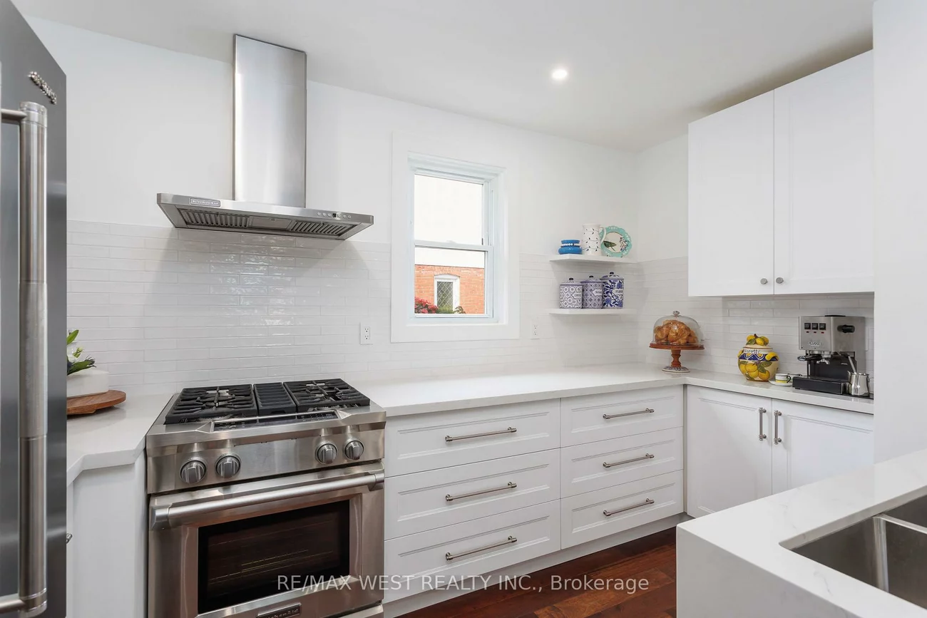 12, Brentwood, Stonegate-Queensway, Toronto