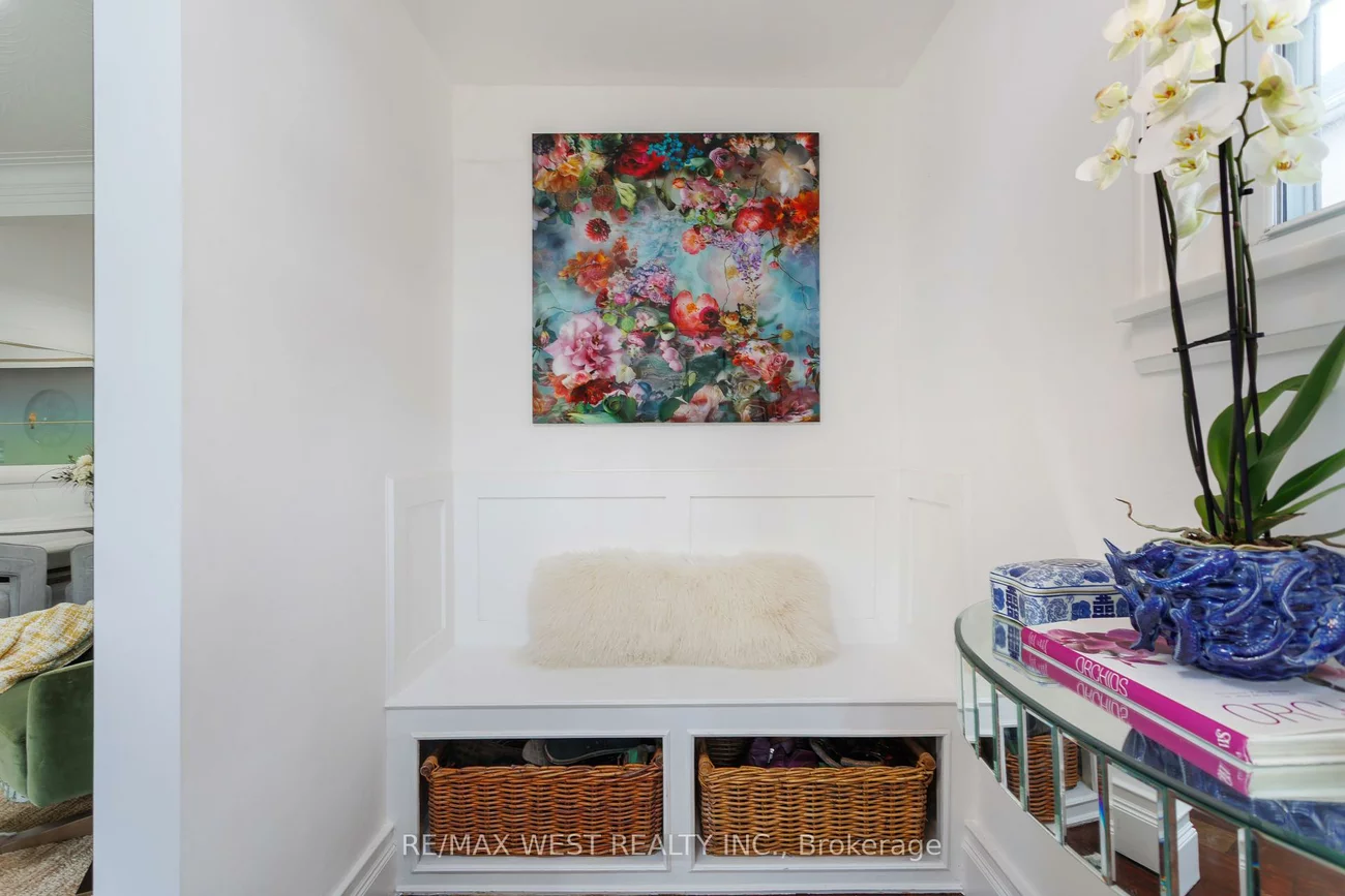 12, Brentwood, Stonegate-Queensway, Toronto