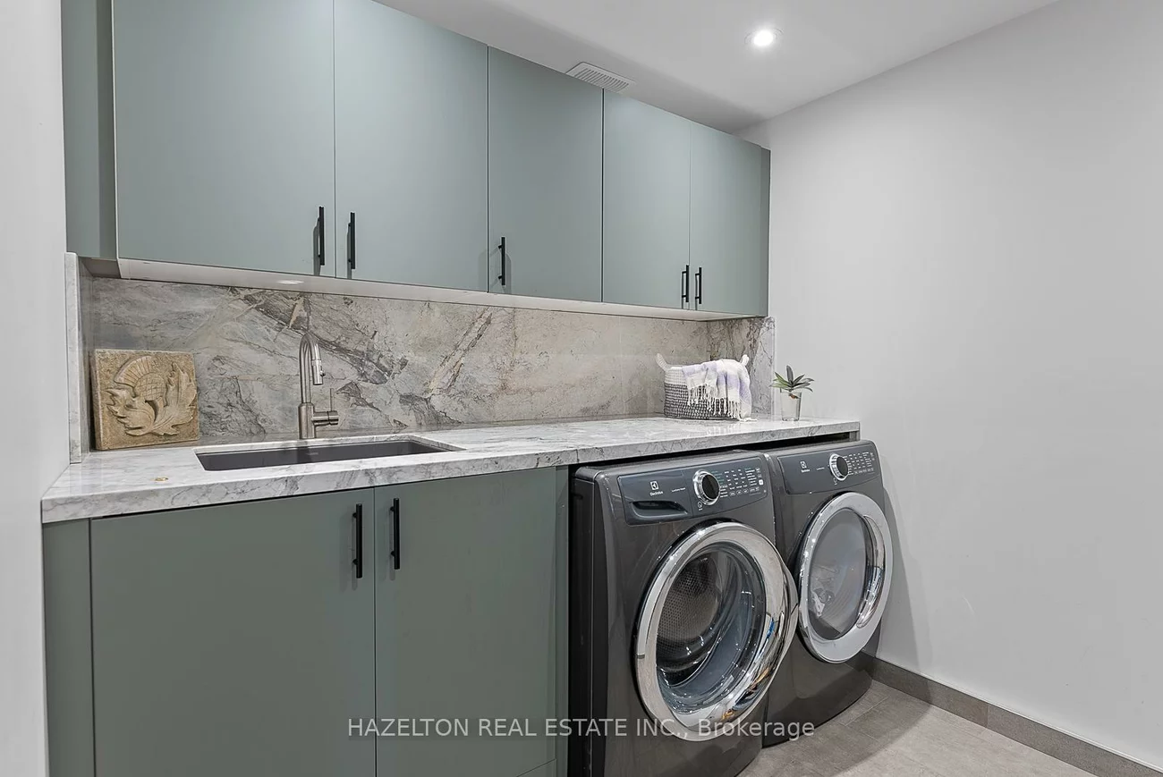 35, Worthington, High Park-Swansea, Toronto