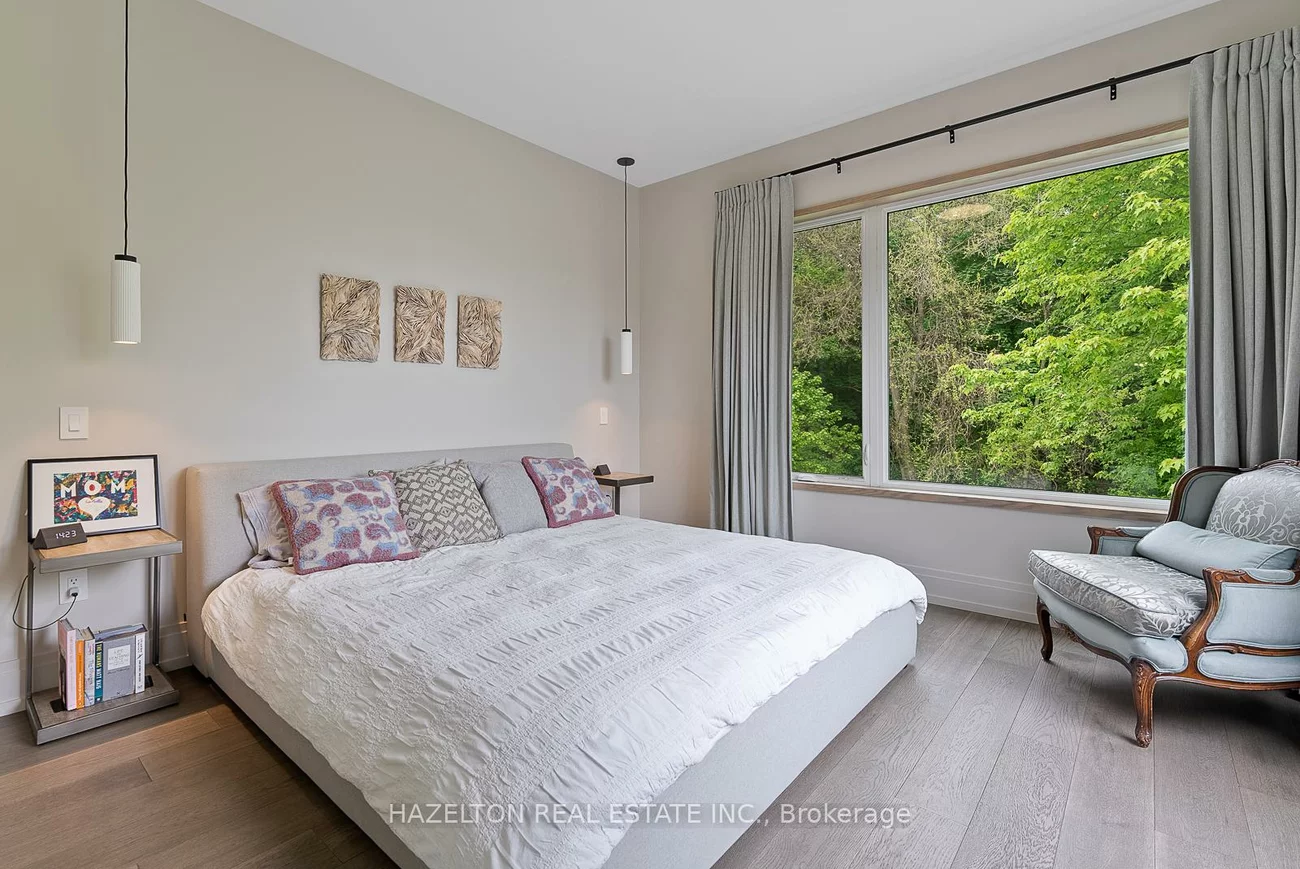 35, Worthington, High Park-Swansea, Toronto