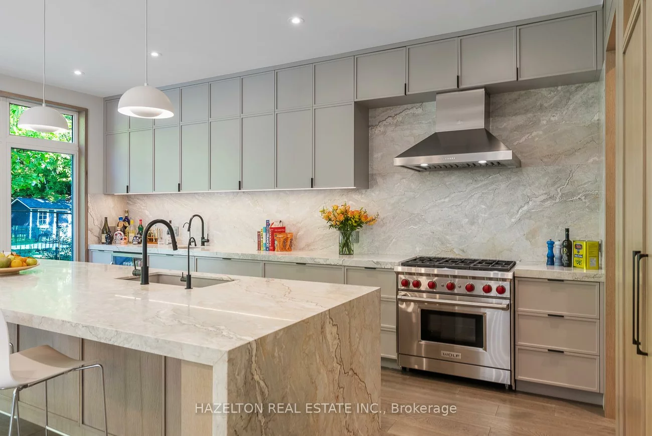 35, Worthington, High Park-Swansea, Toronto