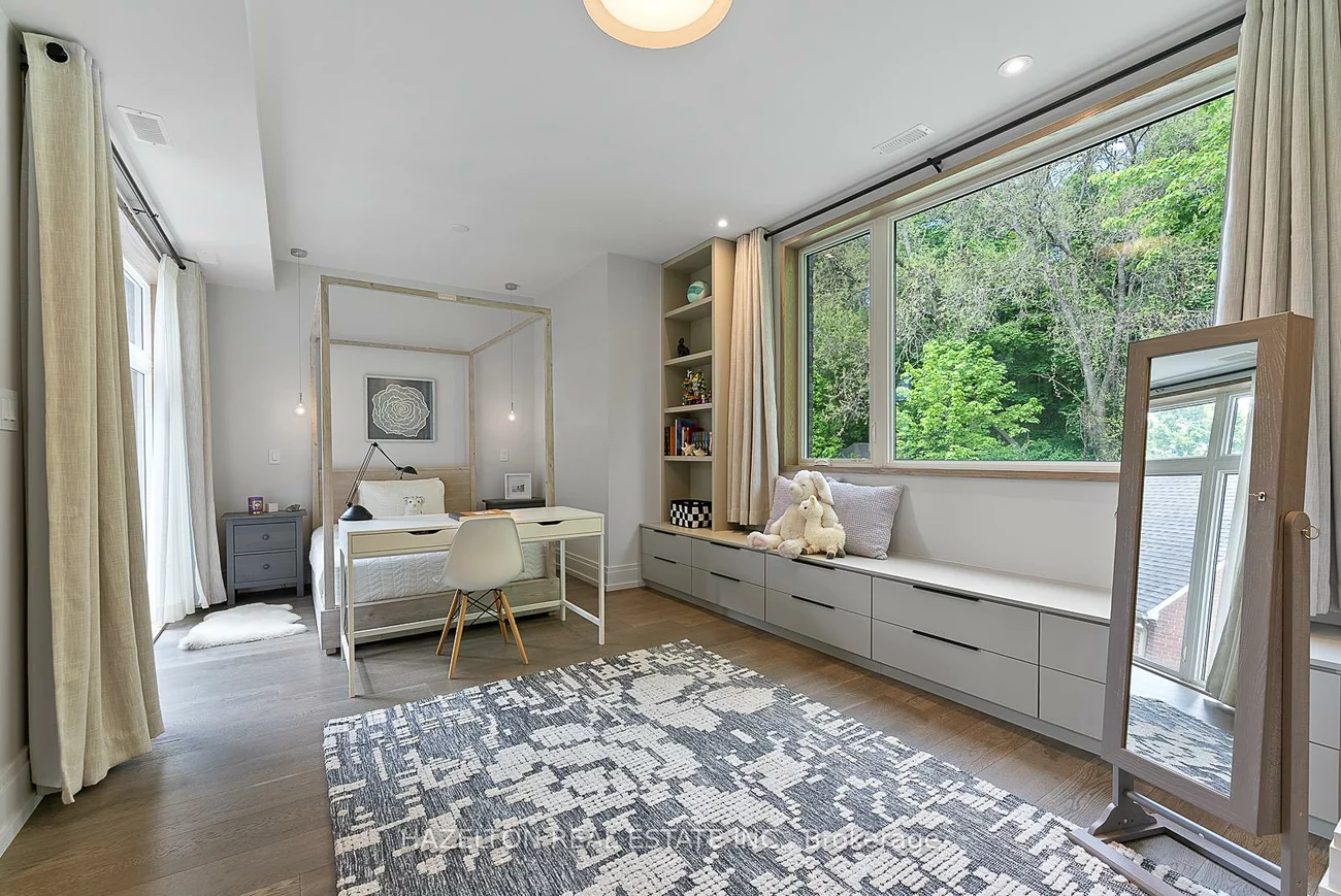 35, Worthington, High Park-Swansea, Toronto