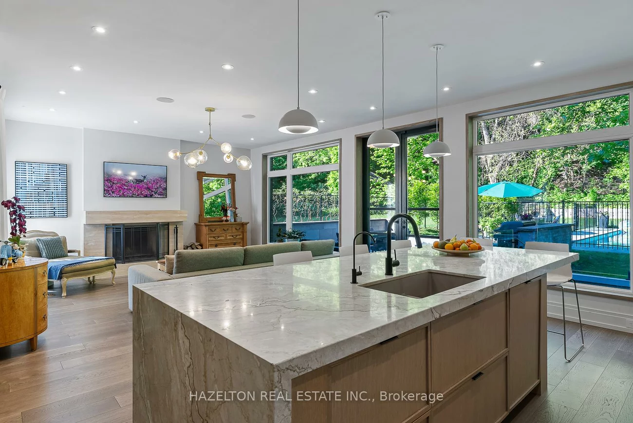 35, Worthington, High Park-Swansea, Toronto