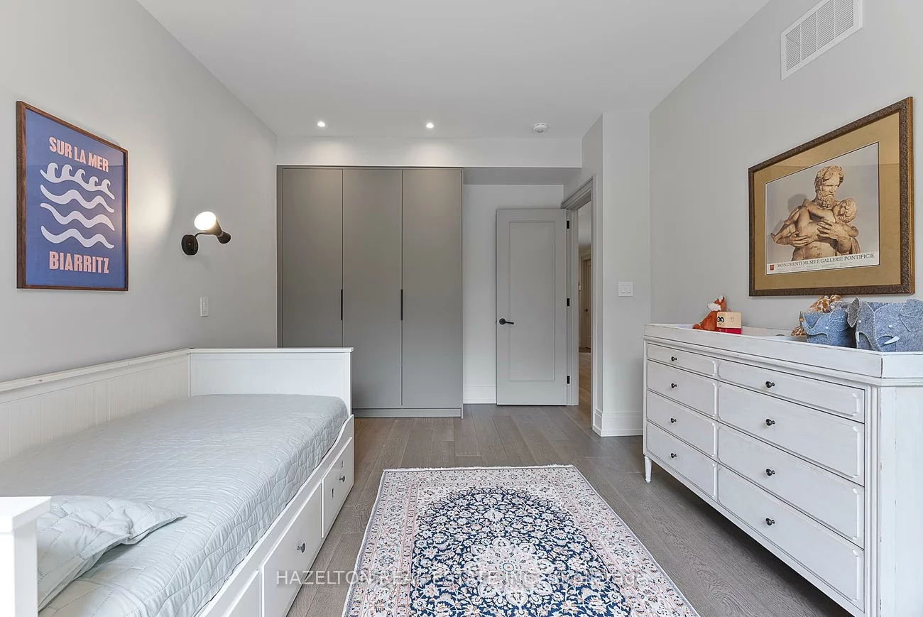 35, Worthington, High Park-Swansea, Toronto