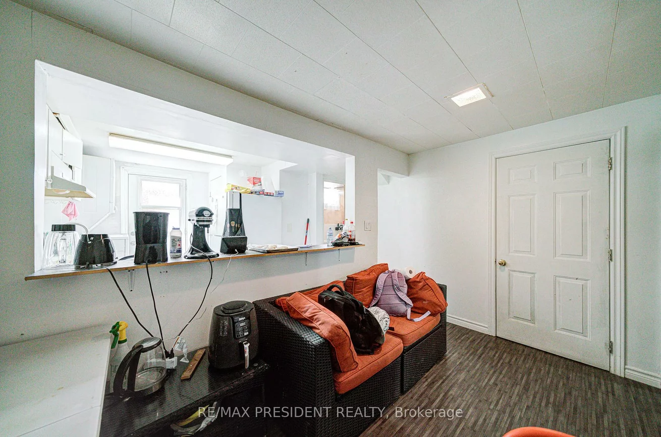 74, Bloomington, Black Creek, Toronto