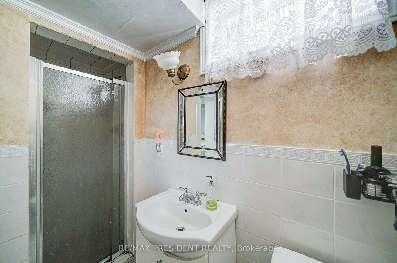 74, Bloomington, Black Creek, Toronto