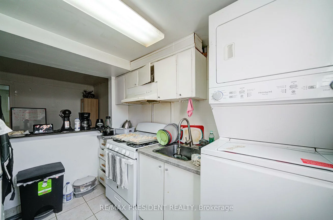 74, Bloomington, Black Creek, Toronto