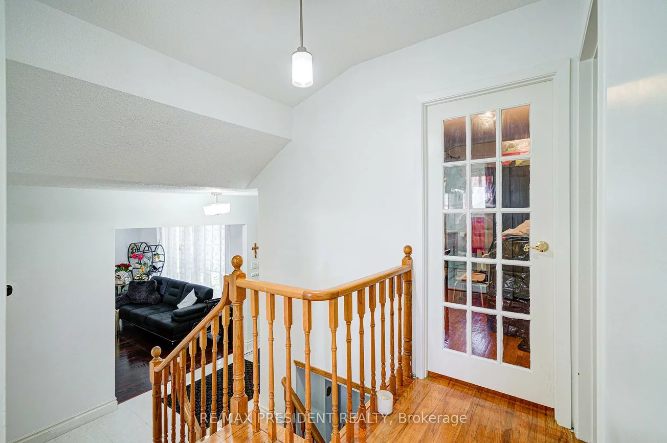 74, Bloomington, Black Creek, Toronto