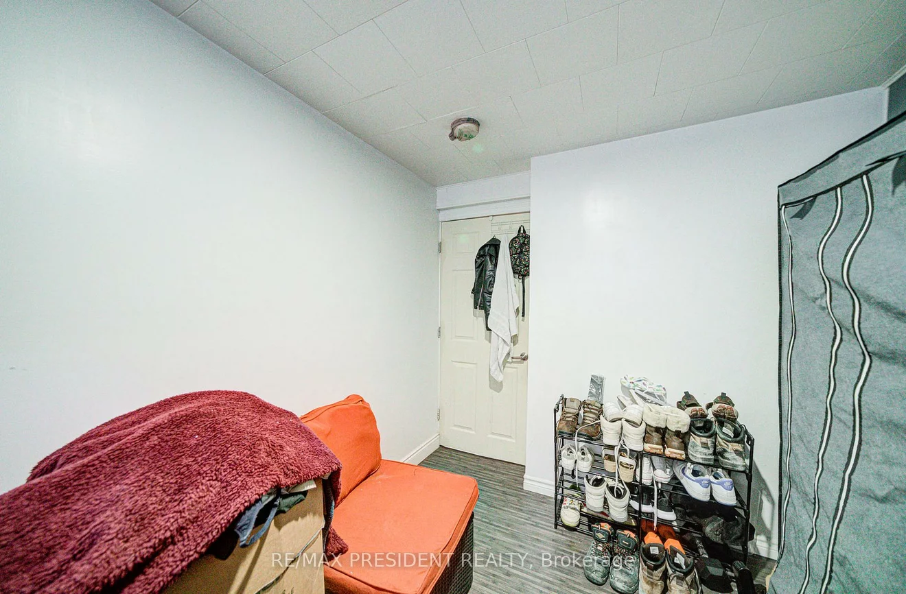 74, Bloomington, Black Creek, Toronto