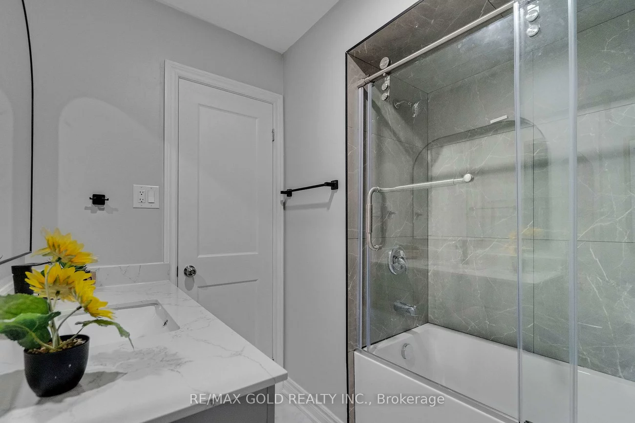 6, Midhurst, West Humber-Clairville, Toronto