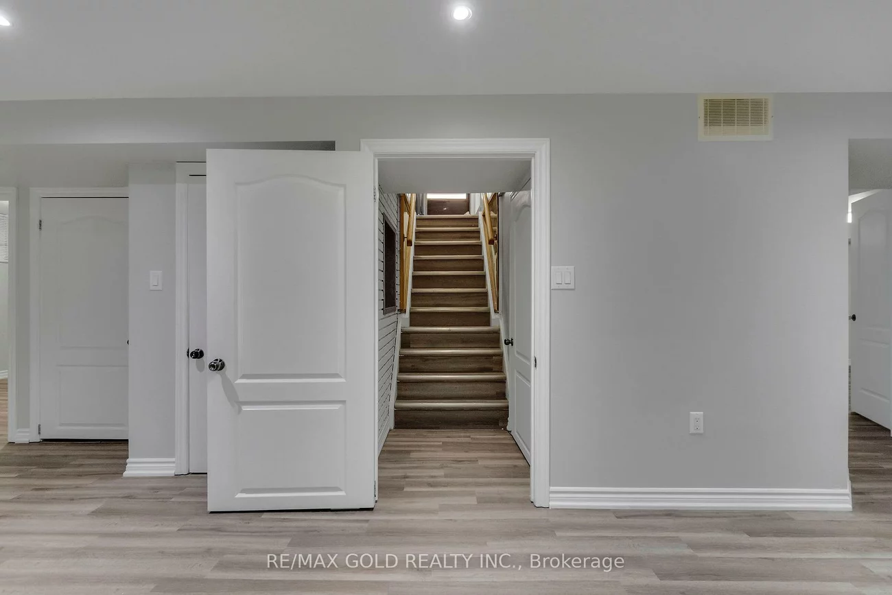 6, Midhurst, West Humber-Clairville, Toronto