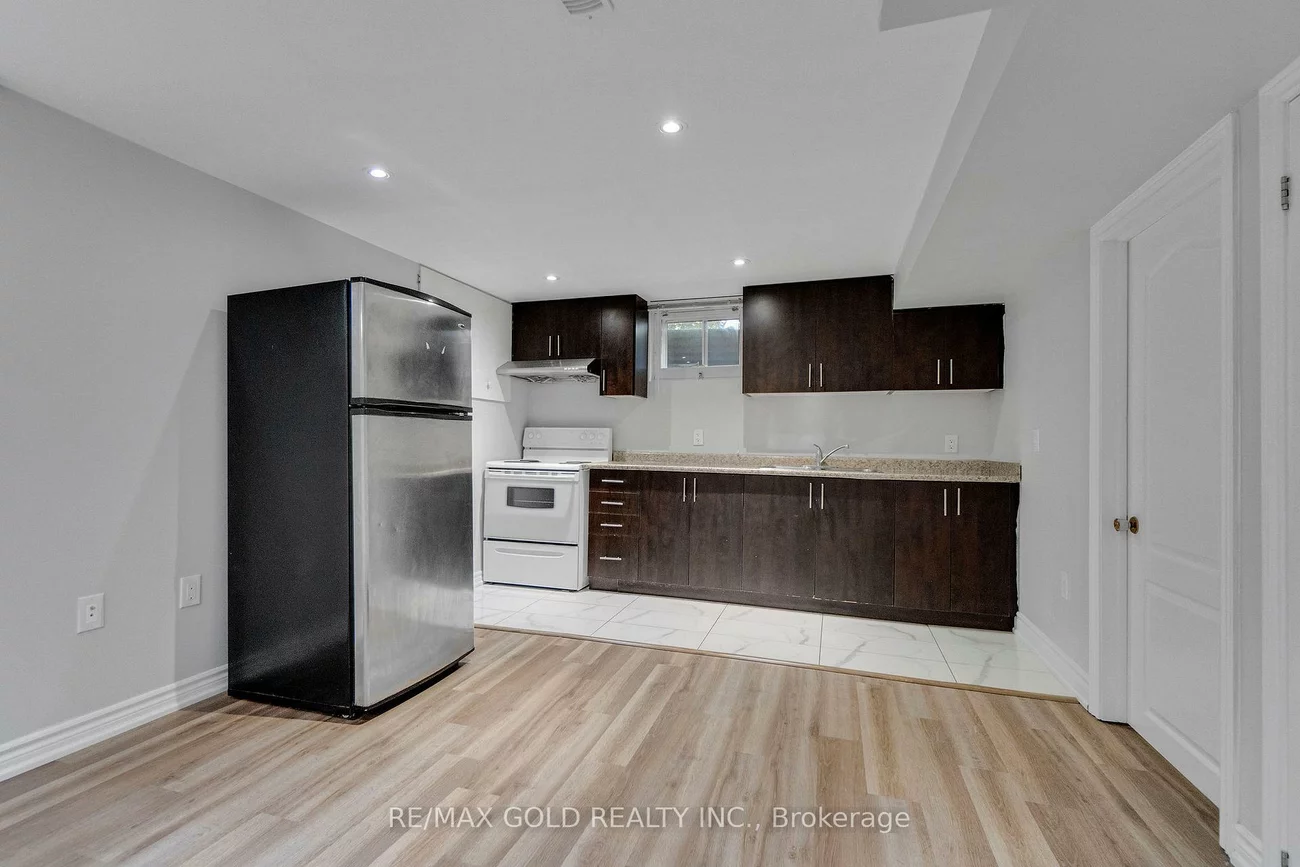 6, Midhurst, West Humber-Clairville, Toronto
