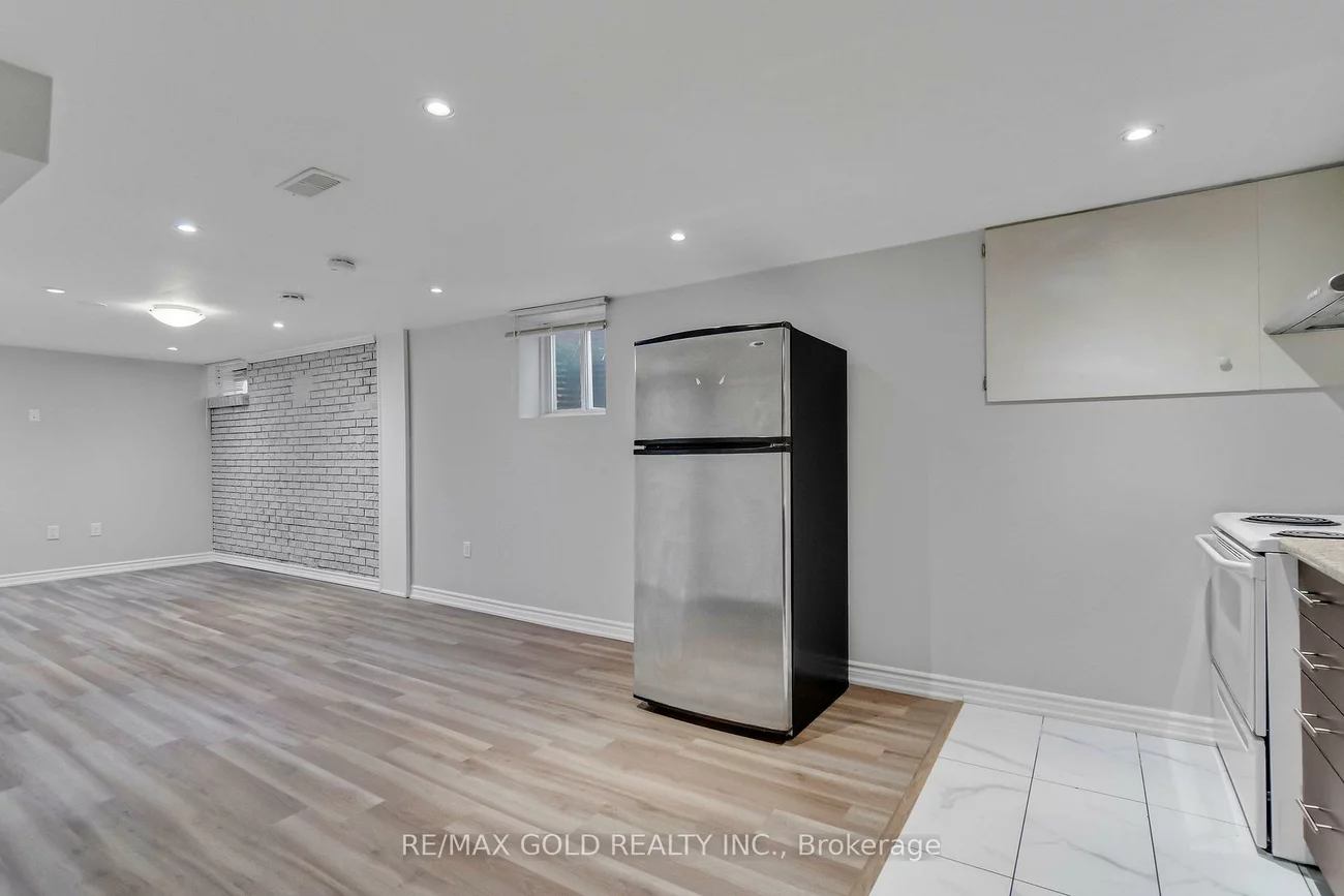 6, Midhurst, West Humber-Clairville, Toronto