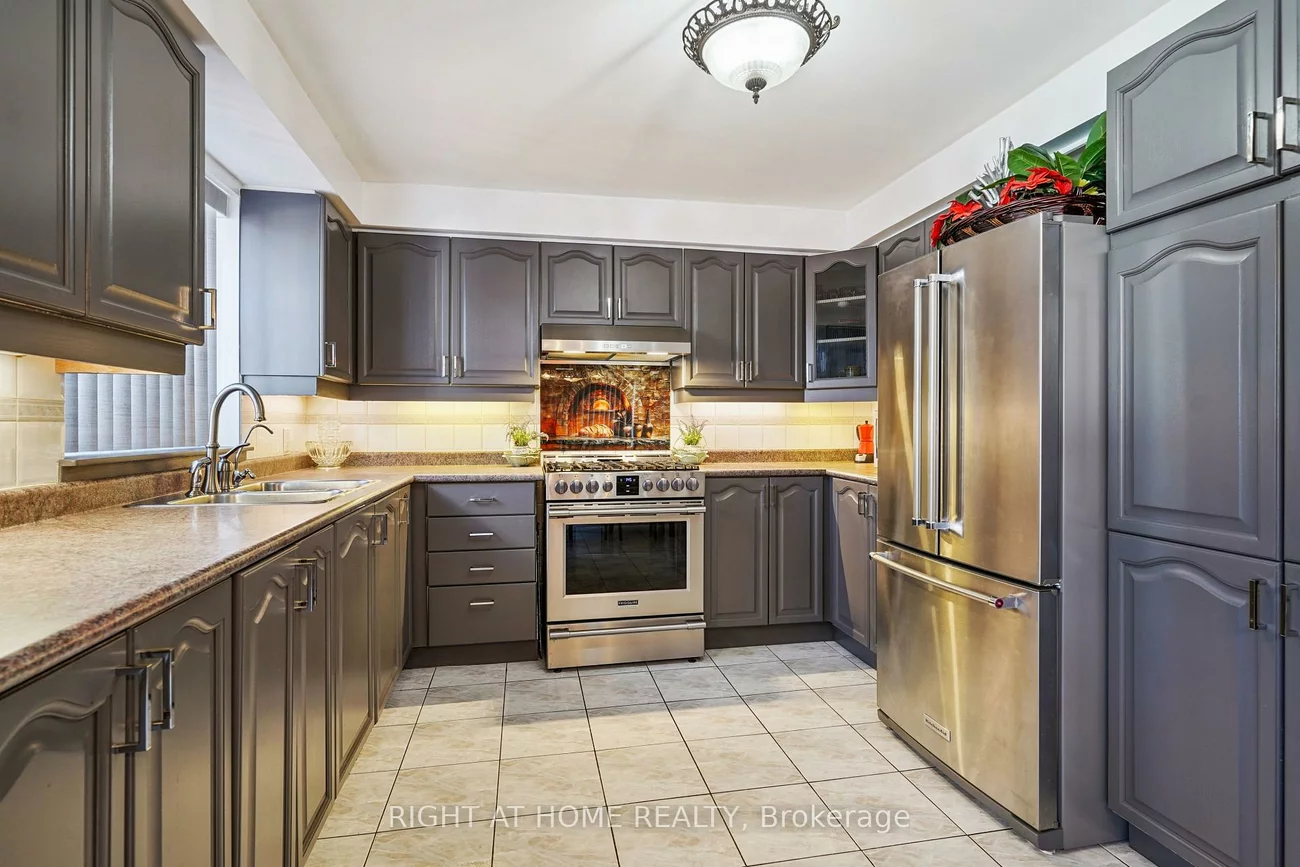 165, Locksley, Briar Hill-Belgravia, Toronto