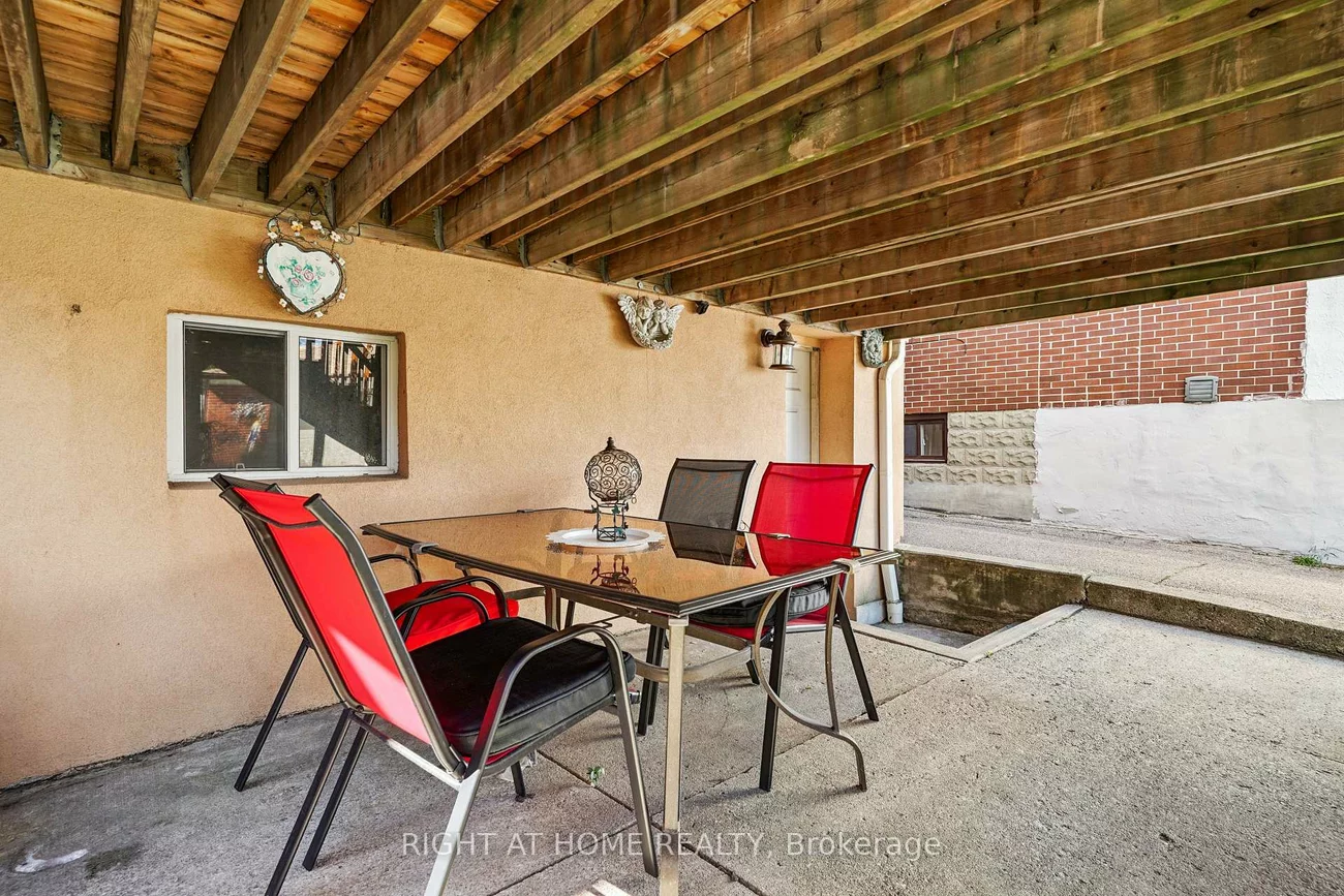 165, Locksley, Briar Hill-Belgravia, Toronto