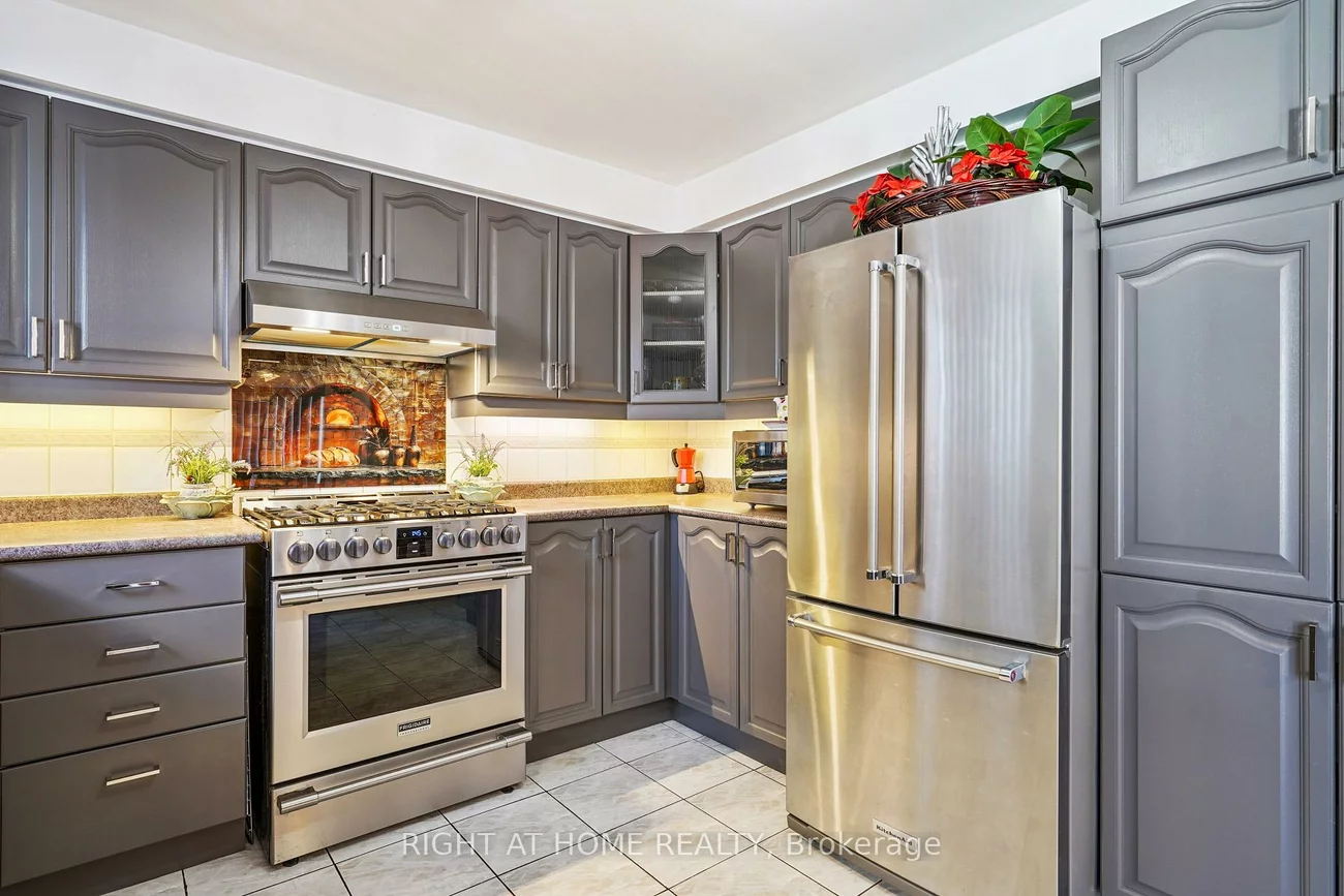 165, Locksley, Briar Hill-Belgravia, Toronto