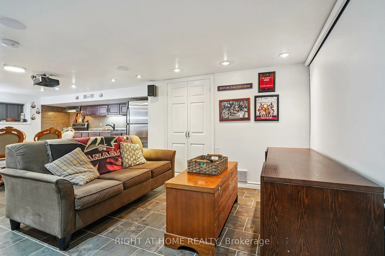 165, Locksley, Briar Hill-Belgravia, Toronto