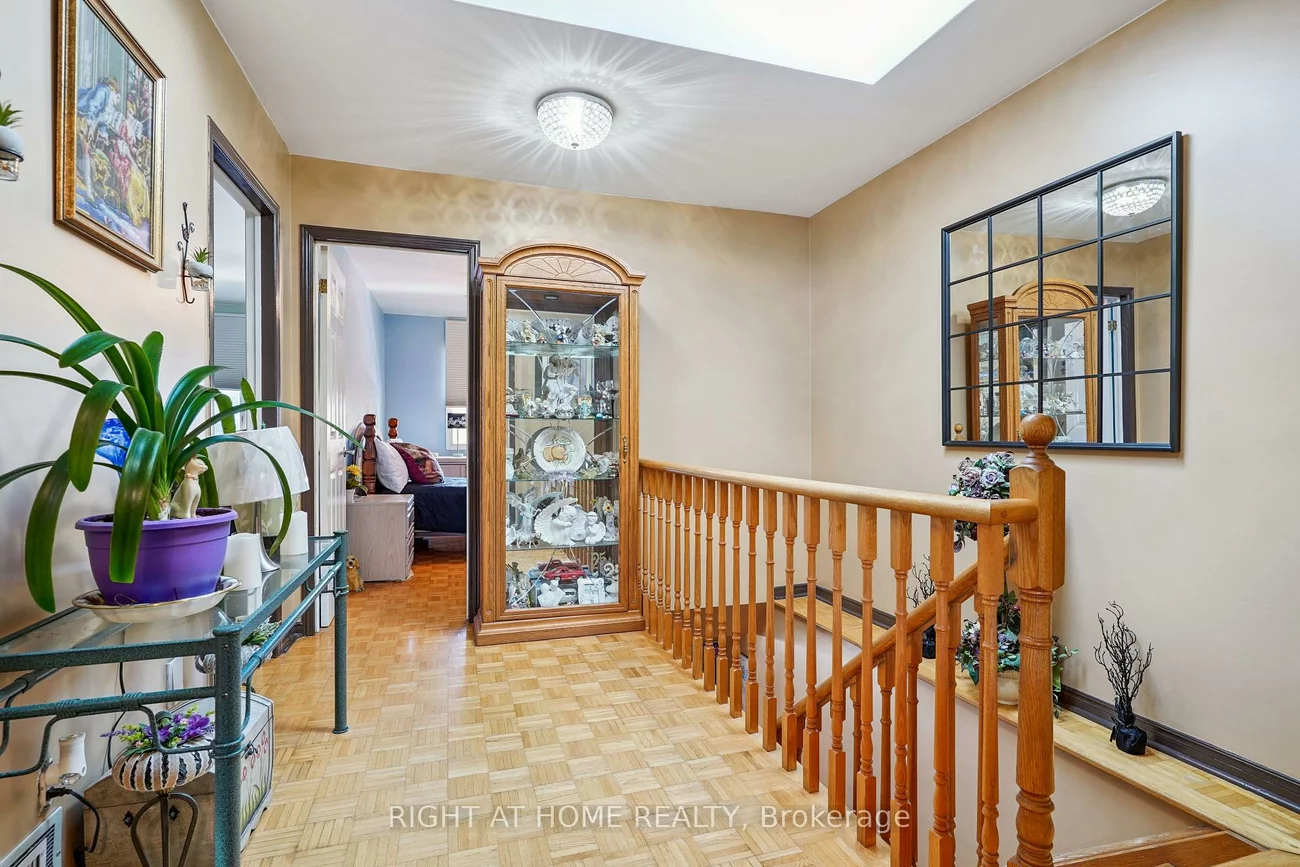 165, Locksley, Briar Hill-Belgravia, Toronto