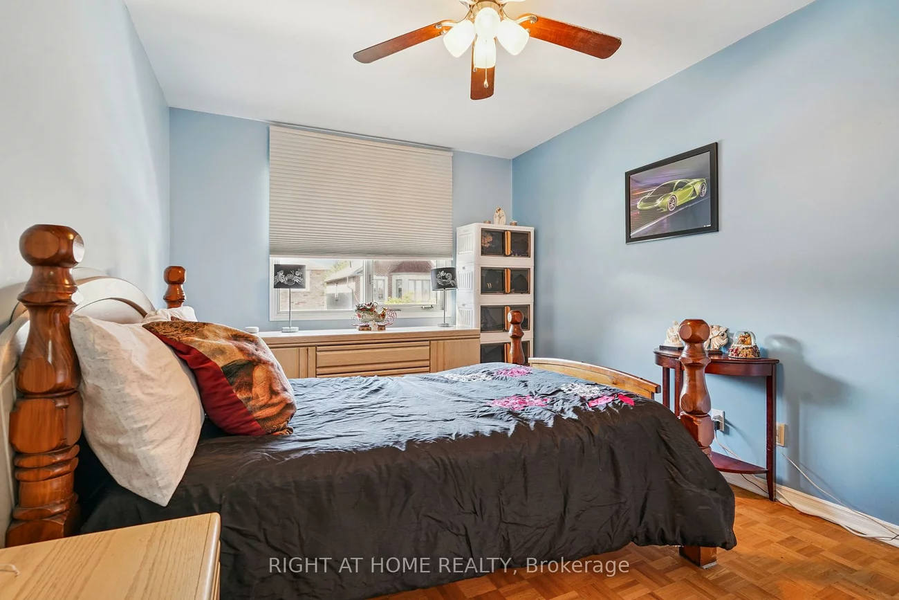 165, Locksley, Briar Hill-Belgravia, Toronto