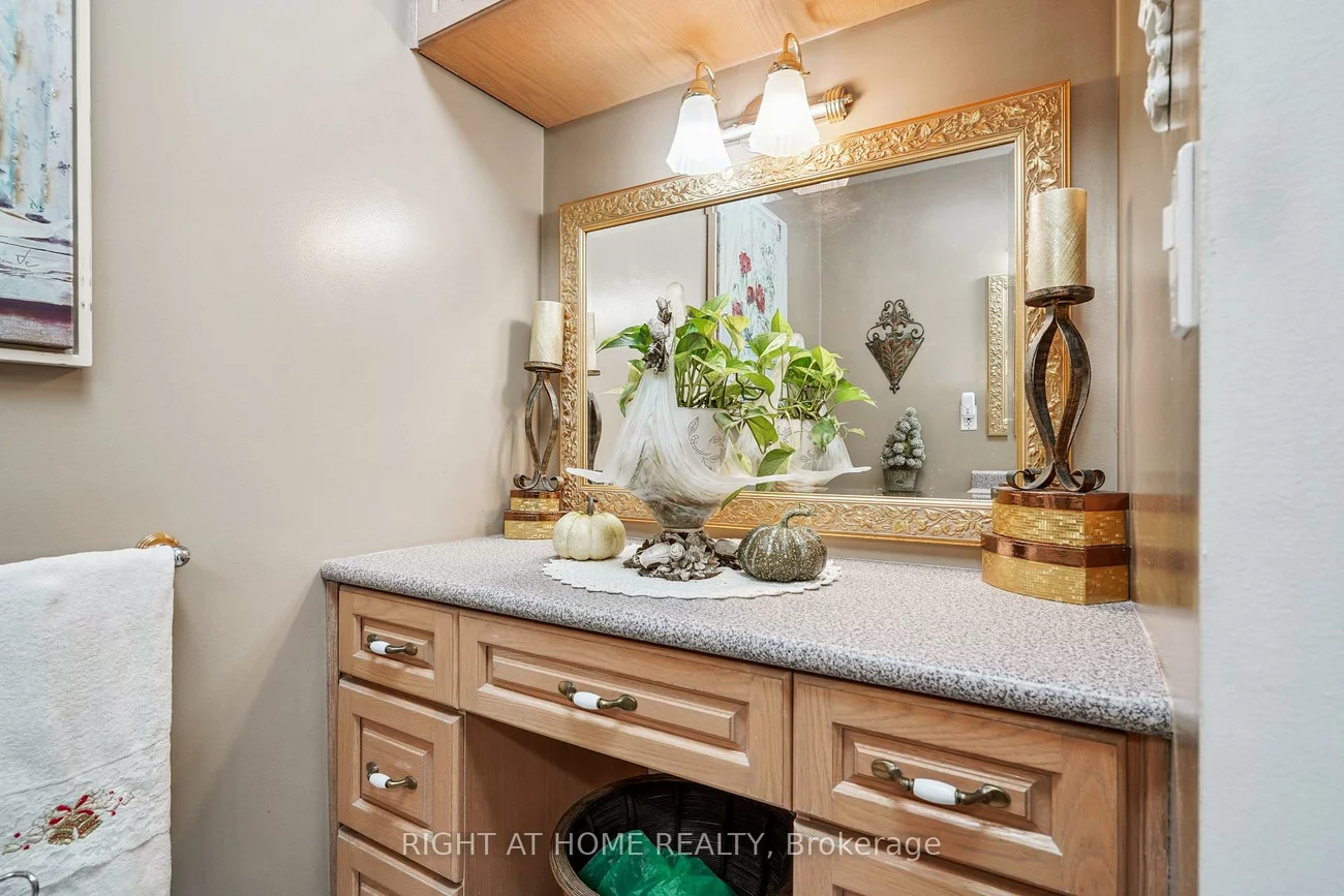 165, Locksley, Briar Hill-Belgravia, Toronto