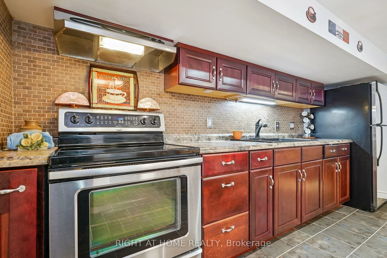 165, Locksley, Briar Hill-Belgravia, Toronto
