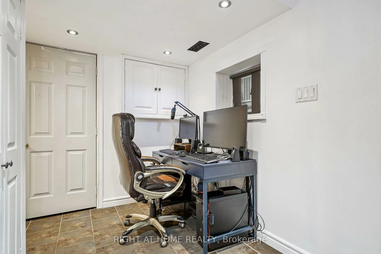 165, Locksley, Briar Hill-Belgravia, Toronto