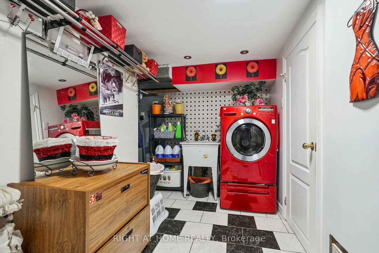 165, Locksley, Briar Hill-Belgravia, Toronto