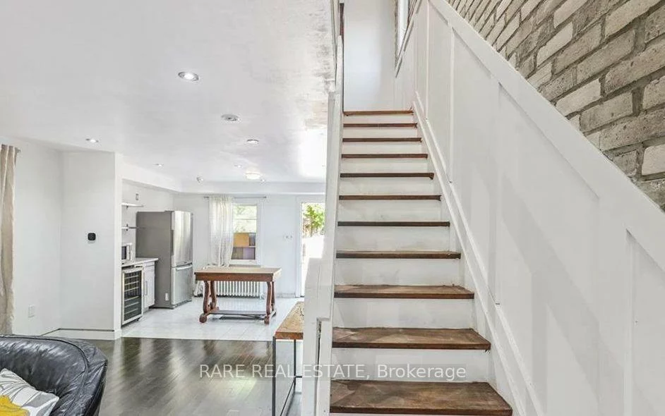 73, Yarrow, Keelesdale-Eglinton West, Toronto