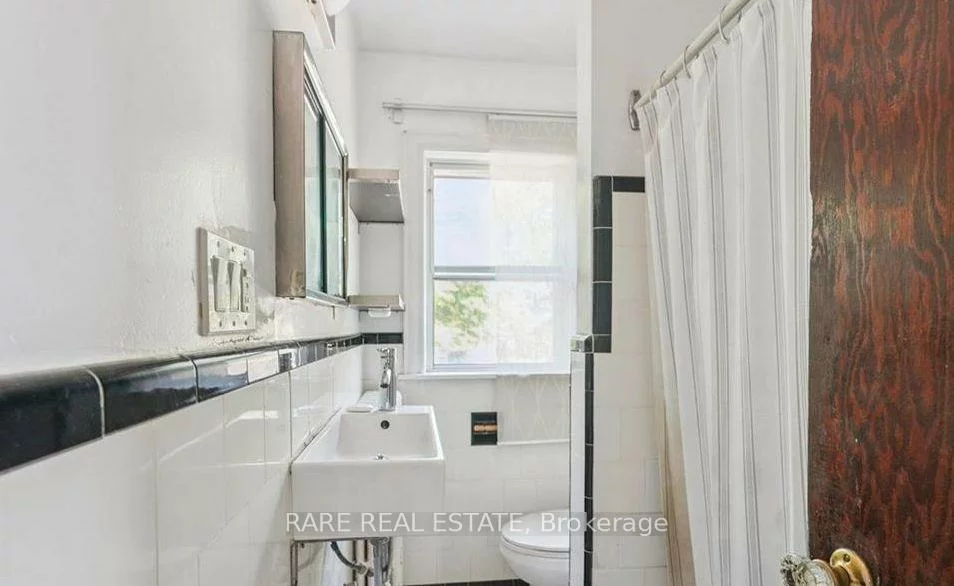 73, Yarrow, Keelesdale-Eglinton West, Toronto
