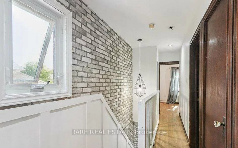 73, Yarrow, Keelesdale-Eglinton West, Toronto