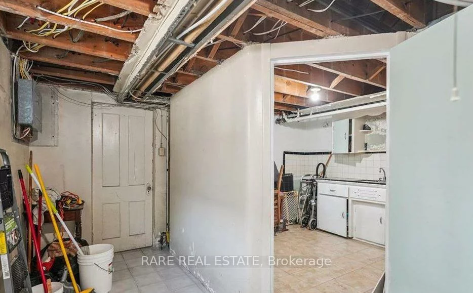 73, Yarrow, Keelesdale-Eglinton West, Toronto