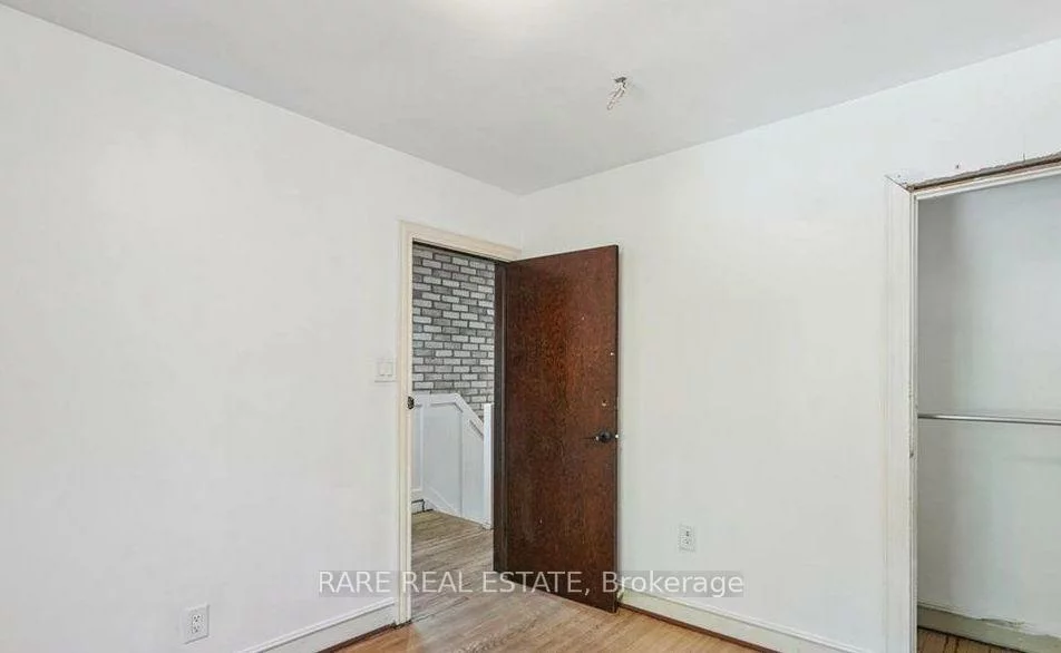 73, Yarrow, Keelesdale-Eglinton West, Toronto