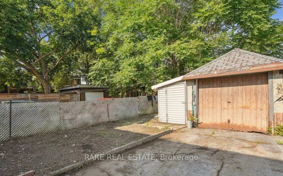 73, Yarrow, Keelesdale-Eglinton West, Toronto