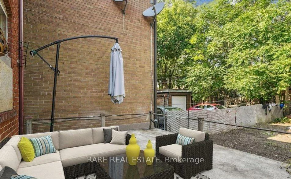 73, Yarrow, Keelesdale-Eglinton West, Toronto