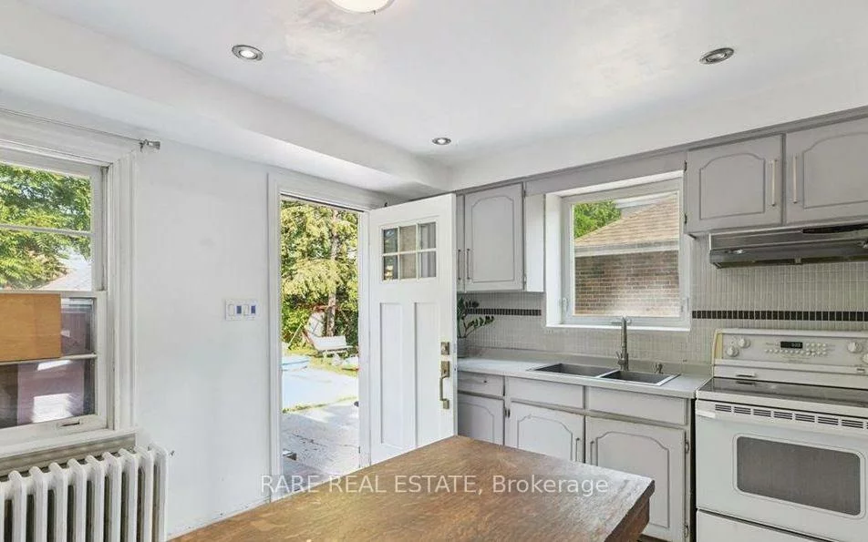 73, Yarrow, Keelesdale-Eglinton West, Toronto