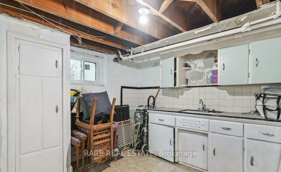 73, Yarrow, Keelesdale-Eglinton West, Toronto