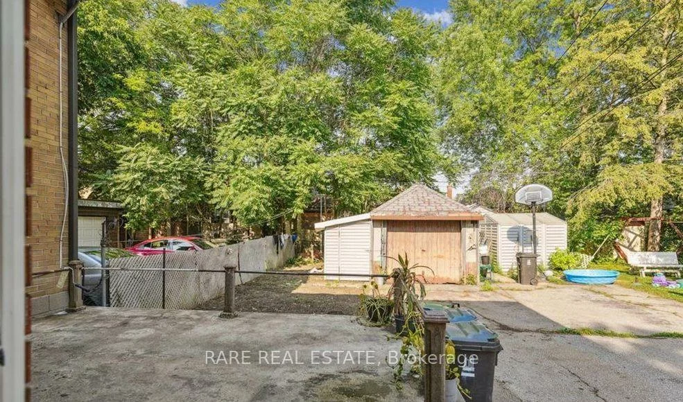 73, Yarrow, Keelesdale-Eglinton West, Toronto