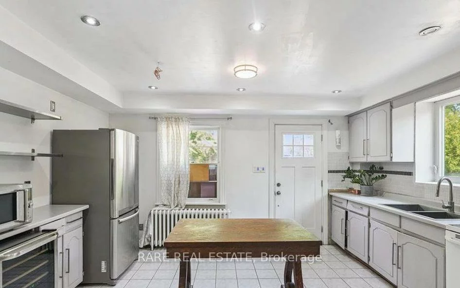 73, Yarrow, Keelesdale-Eglinton West, Toronto