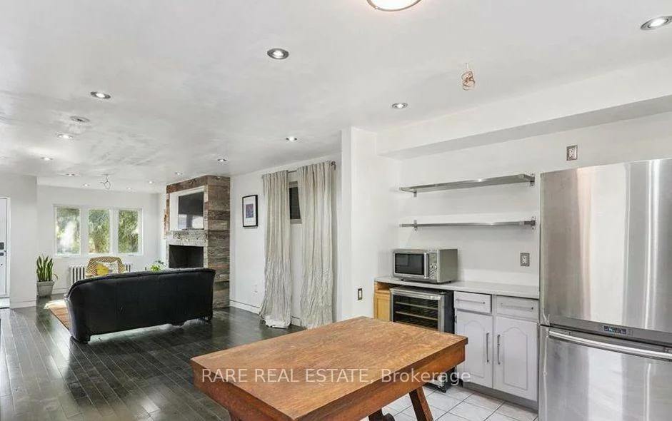 73, Yarrow, Keelesdale-Eglinton West, Toronto