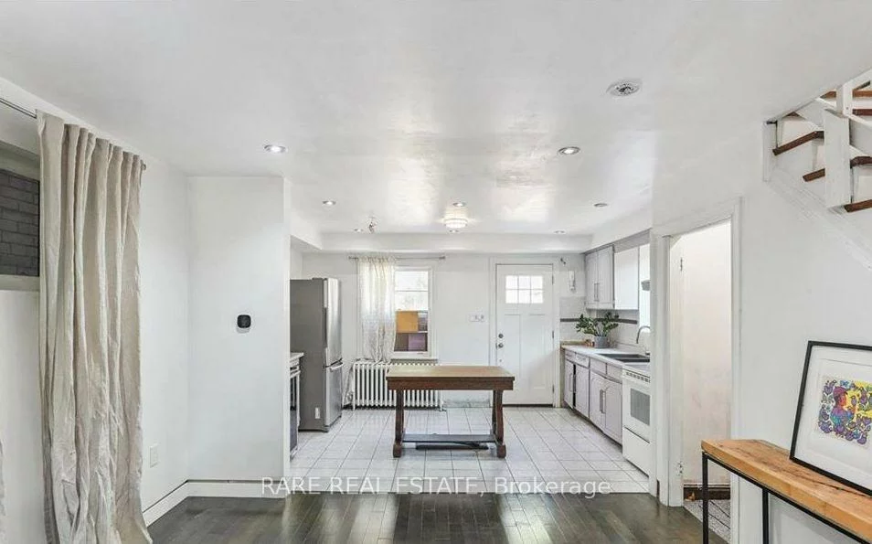 73, Yarrow, Keelesdale-Eglinton West, Toronto