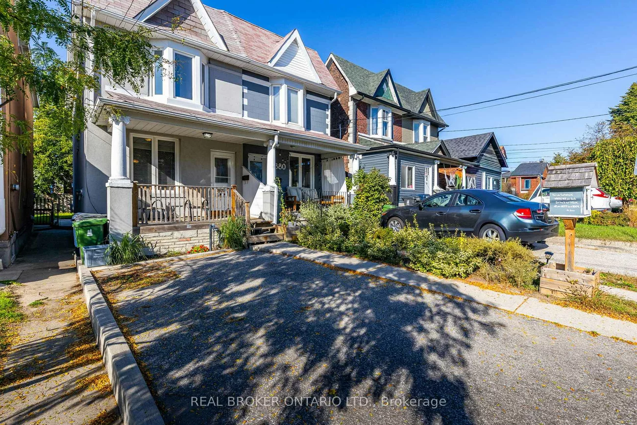 878, Runnymede, Rockcliffe-Smythe, Toronto