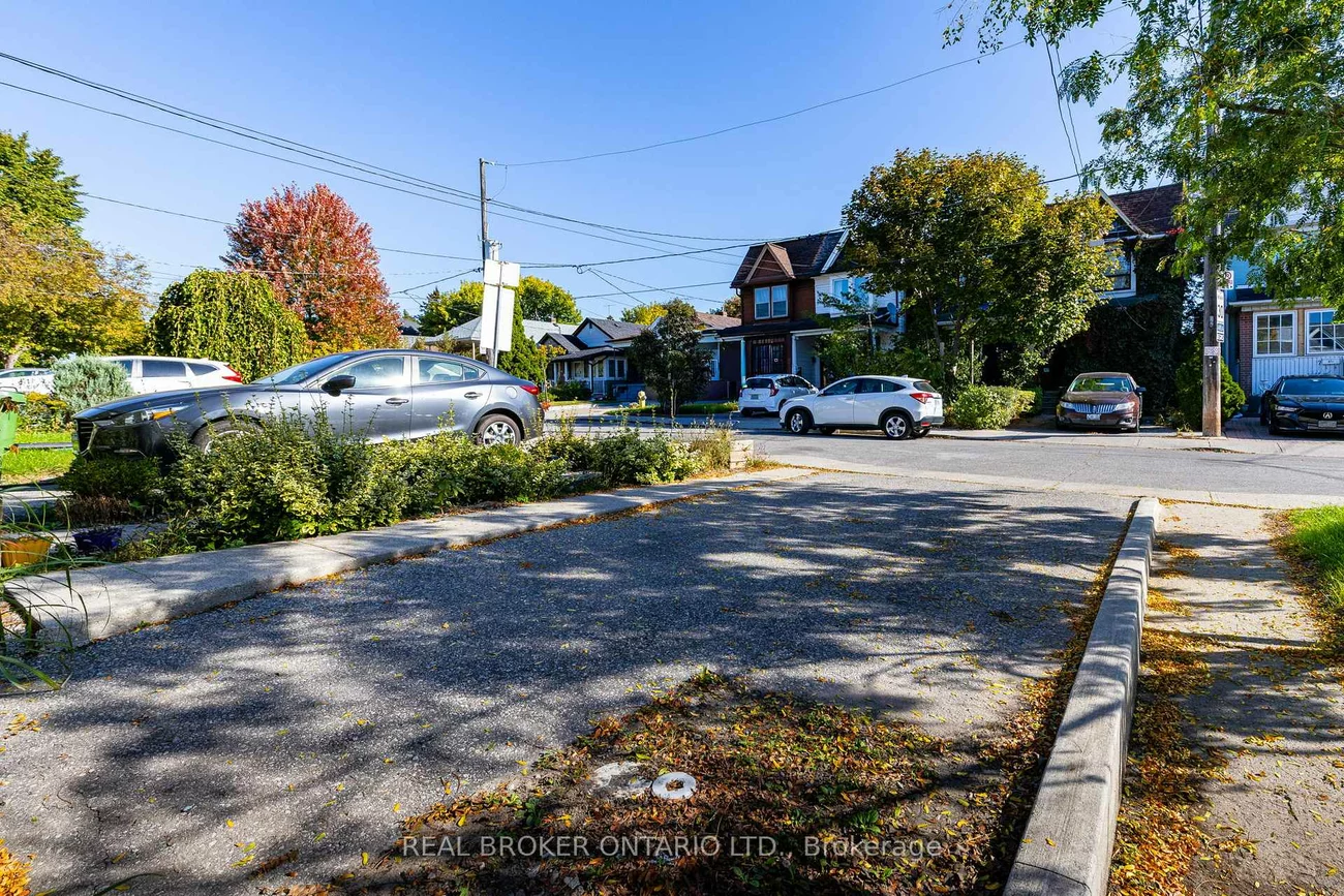 878, Runnymede, Rockcliffe-Smythe, Toronto