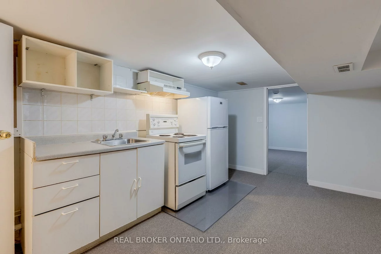 878, Runnymede, Rockcliffe-Smythe, Toronto