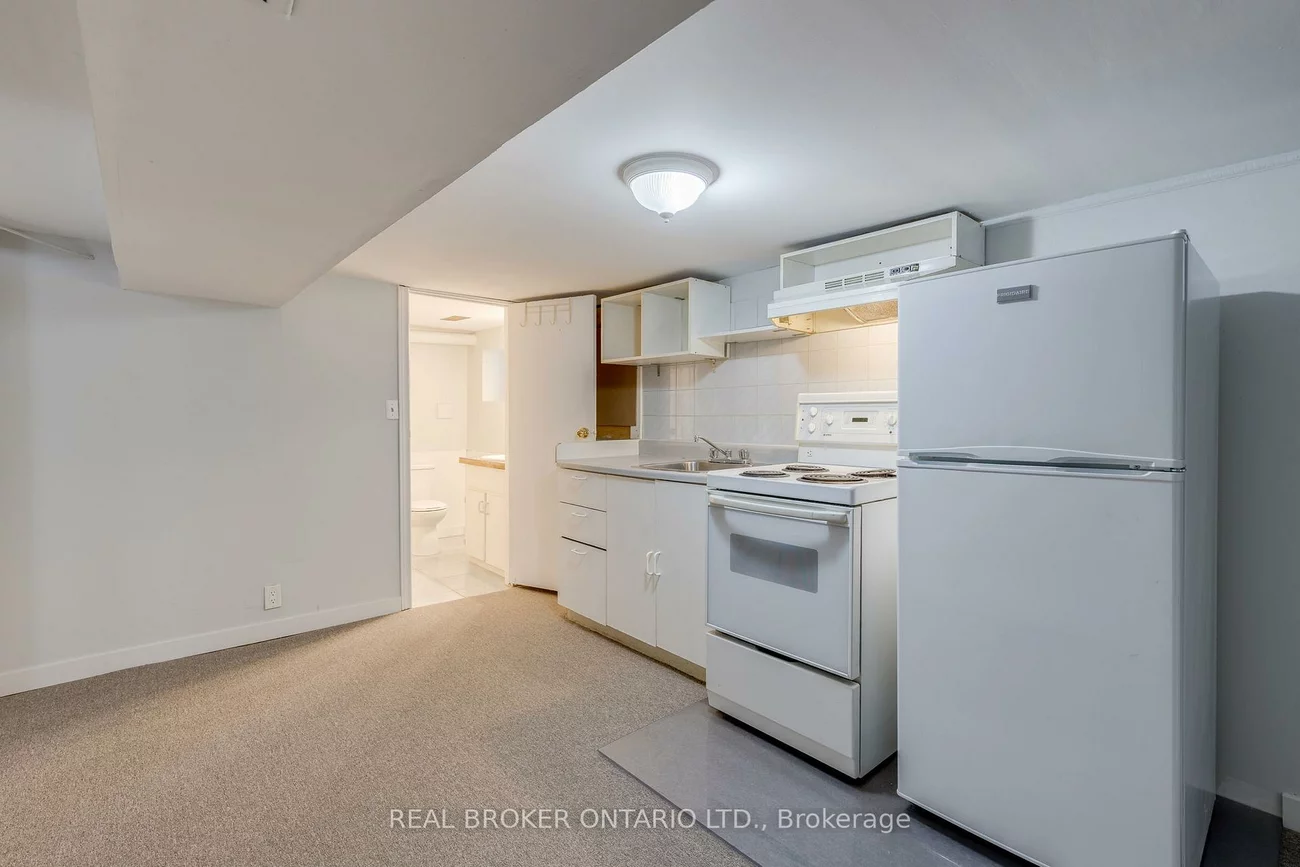 878, Runnymede, Rockcliffe-Smythe, Toronto