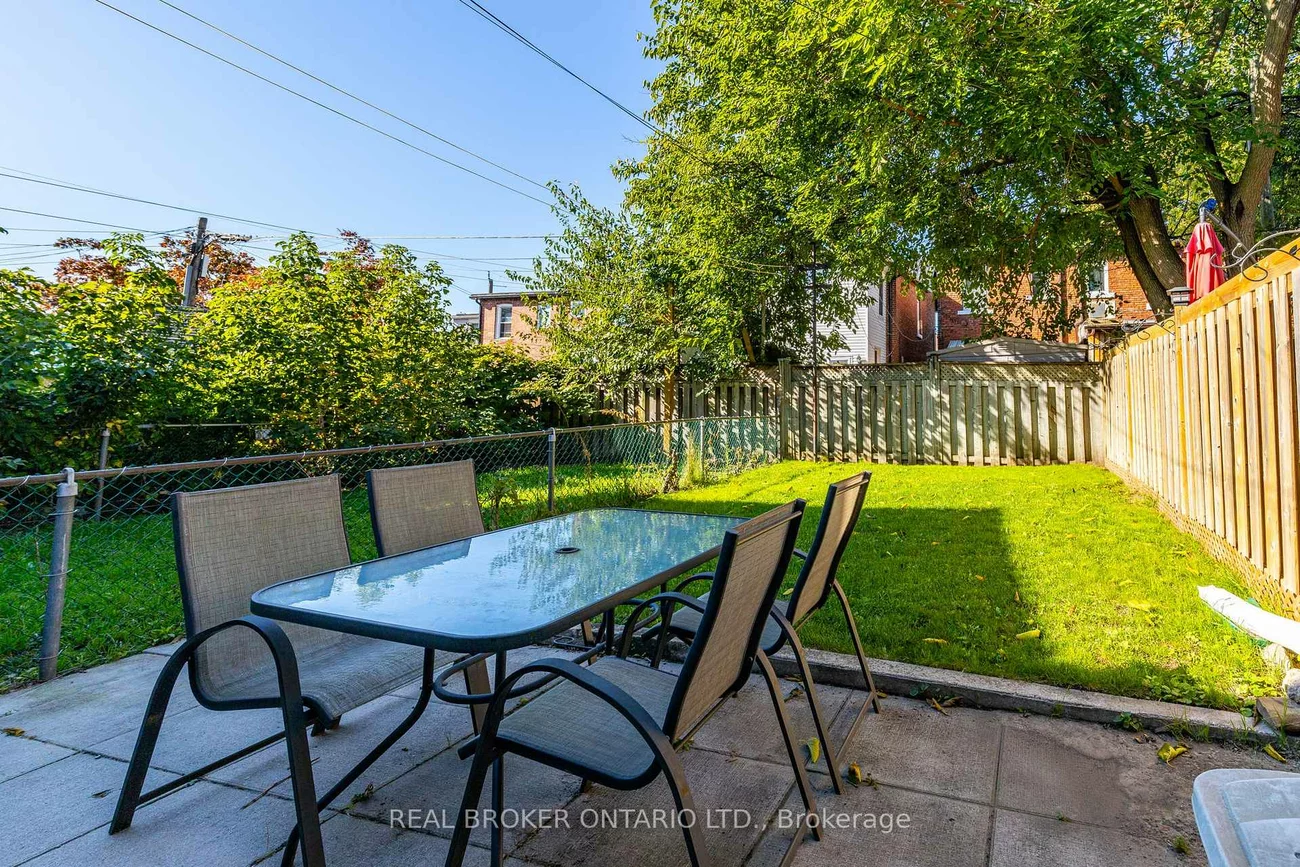 878, Runnymede, Rockcliffe-Smythe, Toronto