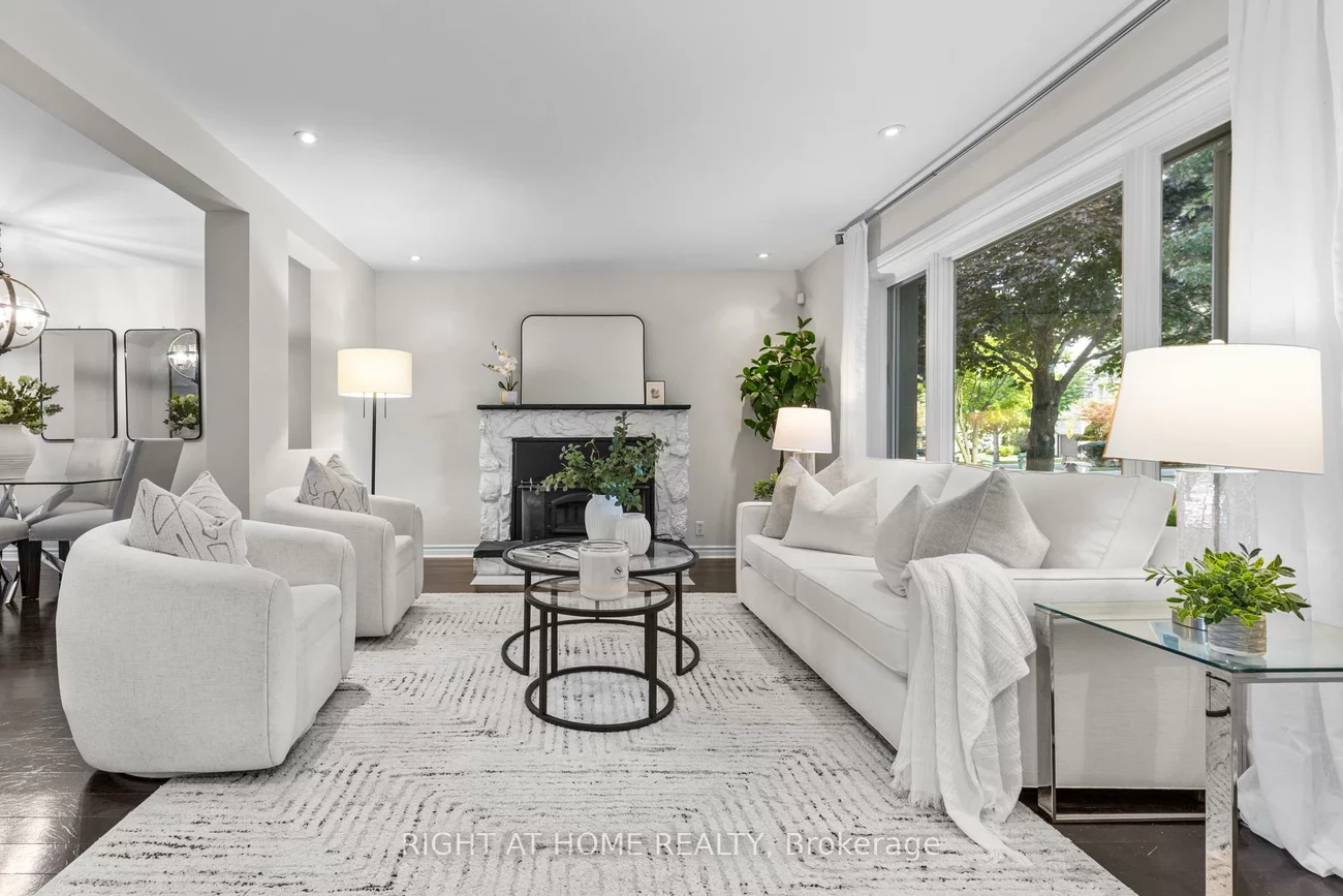 10, Haliburton, Islington-City Centre West, Toronto