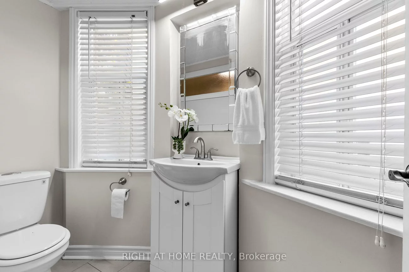 10, Haliburton, Islington-City Centre West, Toronto