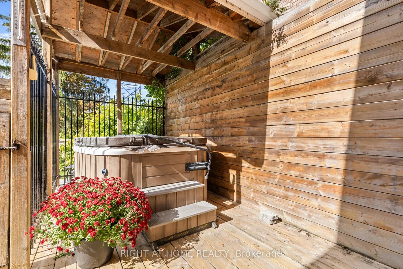 10, Haliburton, Islington-City Centre West, Toronto