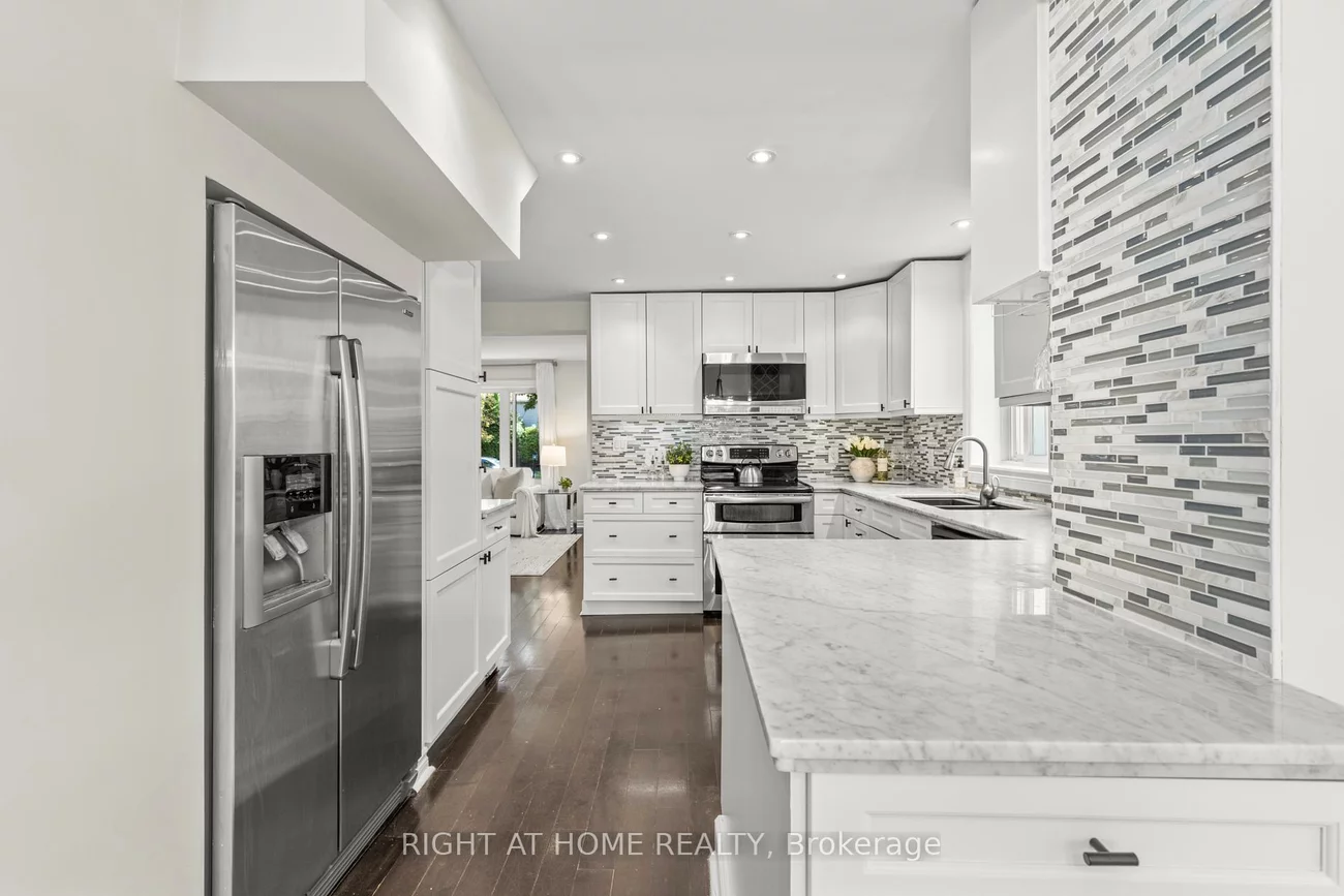 10, Haliburton, Islington-City Centre West, Toronto